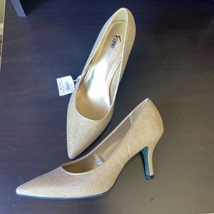 Sparkly Gold Pointed Heel. Size 9.5